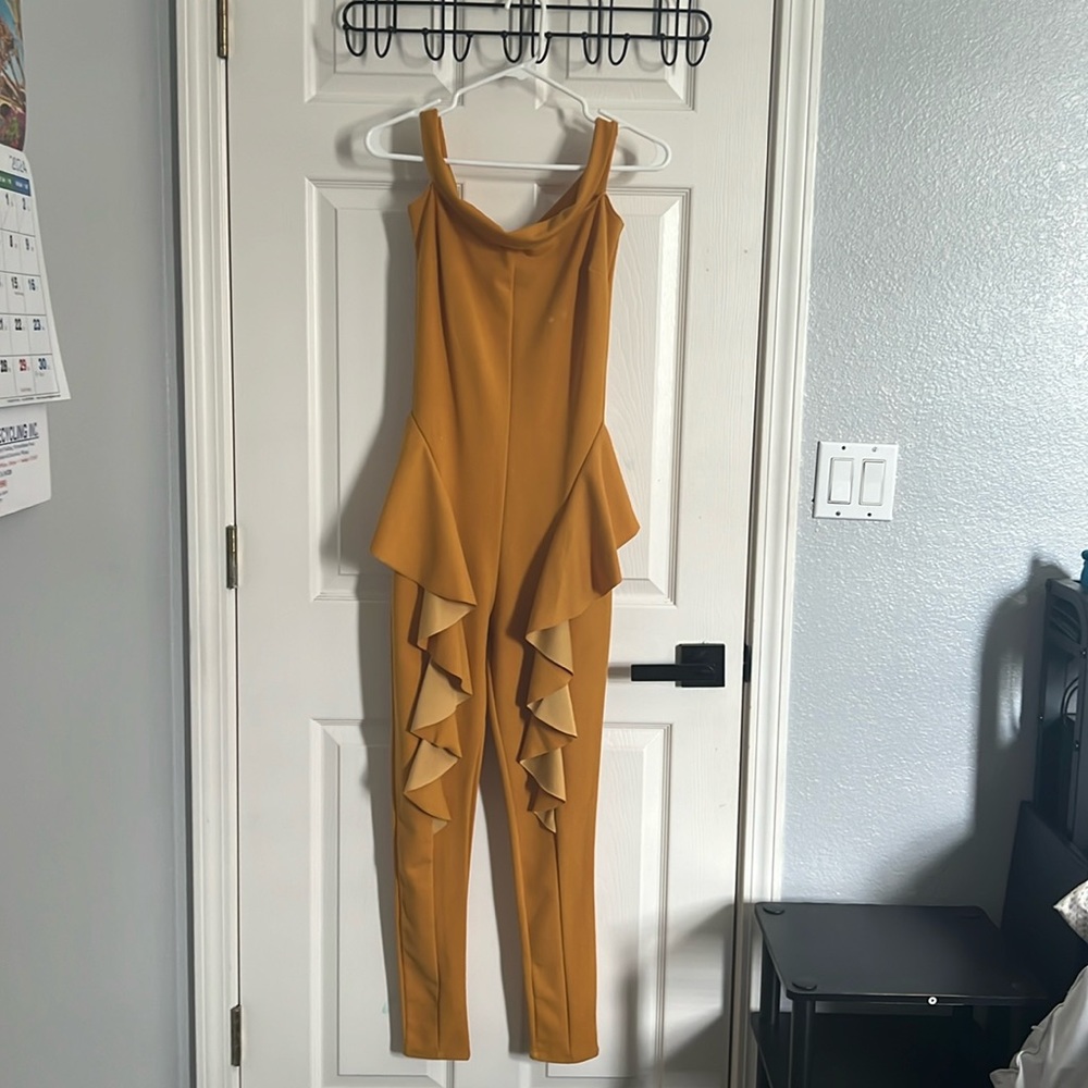 Golden yellow jumpsuit with the cutest details!